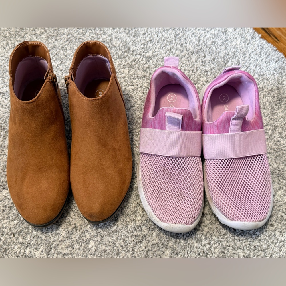 Girl’s size 2 Shoes